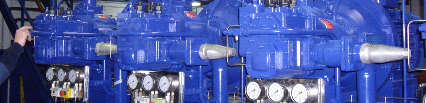 Multicompressor group for industrial refrigeration